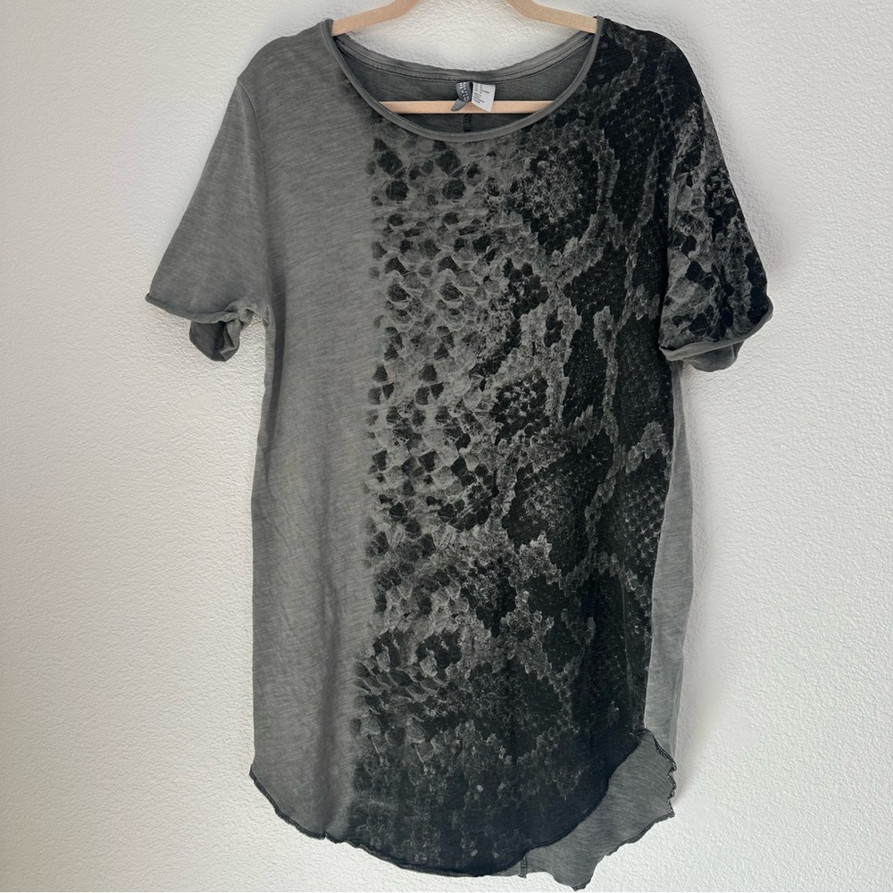 H&M Black and Gray Snake Skin‎ Patterned Short Sleeve Top